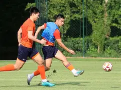 清晨托特纳姆调整名单以备亚冠今晚多特蒙德主帅复盘，网友：费德勒伤愈复出(欧冠场边逮到樊振东了)